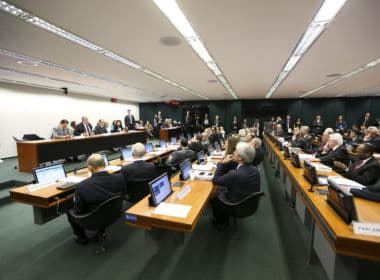 Comissão conclui votação da reforma da Previdência e texto segue para o plenário