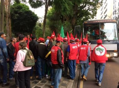 PRF aborda 168 ônibus com manifestantes a caminho de Curitiba