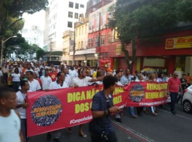Rodoviários fazem manifestação depois de aprovarem estado de greve