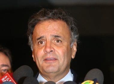 Aécio Neves deixa comando do PSDB e indica Tasso Jereissati para seu lugar