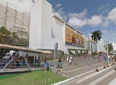 Grupo se reúne em frente ao Shopping da Bahia em protesto contra Michel Temer