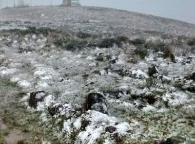 A poucos dias antes do inverno, Serra Catarinense registra neve nesta sexta
