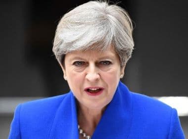 Assessores de Theresa May pedem demissão após 'enorme decepção' eleitoral