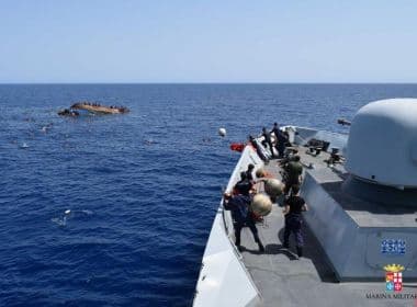 Pelo menos oito pessoas morrem e dezenas desaparecem em naufrágio na Líbia