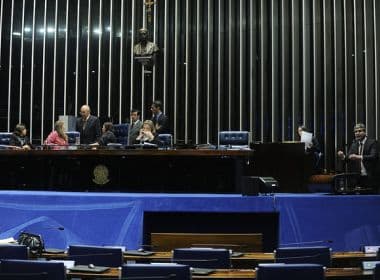 Reforma Trabalhista: Sessão é suspensa em meio à tensão; luzes são apagadas no plenário
