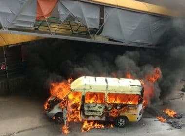 Veículo sofre pane elétrica e pega fogo próximo a shopping em São Cristóvão