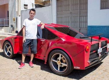 Auxiliar de cabeleireiro constrói réplica de Ferrari em Paramirim; cópia custou R$ 6 mil