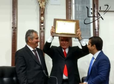 Assembleia Legislativa concede título de cidadão baiano ao senador Álvaro Dias