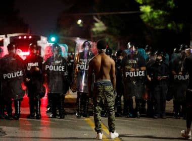 Absolvição de policial em morte de jovem negro gera protestos nos EUA