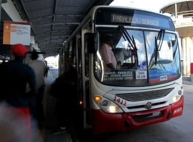 Rodoviários metropolitanos protestam contra demissão de 2 mil funcionários após metrô