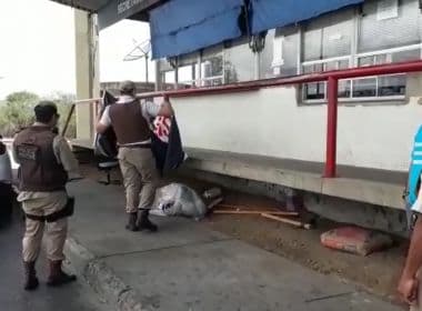 Polícia remove cartazes durante paralisação dos fazendários