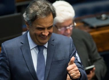 Senado rejeita decisão do STF e devolve mandato a Aécio Neves