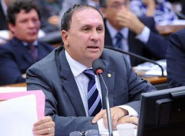 Gualberto: Decisão de afastar Tasso foi recebida com 'surpresa'; Aécio atribuiu a ministros