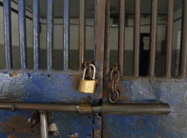 Dois detentos fogem de presídio em Salvador; sindicato critica conservação de unidade