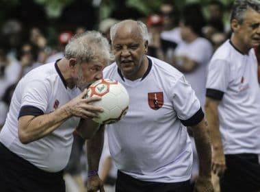 Lula, Chico, intelectuais e militantes inauguram campo de futebol do MST 