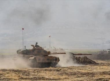 Turquia e forças de oposição atacam reduto curdo no norte da Síria