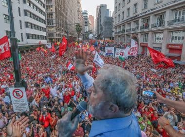 PT critica votos 'claramente combinados' no TRF4 e garante: 'Lula é candidato'