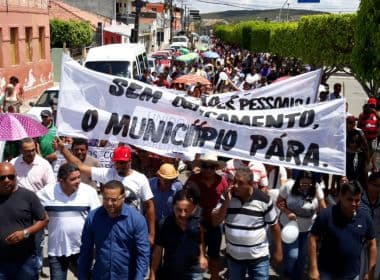 Jaguarari: Moradores protestam contra falta de votação da LOA pela Câmara