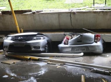 Teto de garagem desaba e destrói 25 carros em Brasília