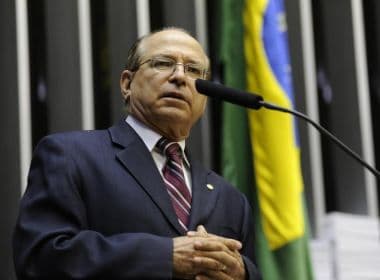 Araújo terá reunião com Roberto Britto para negociar ingresso dele no PR; deputado nega