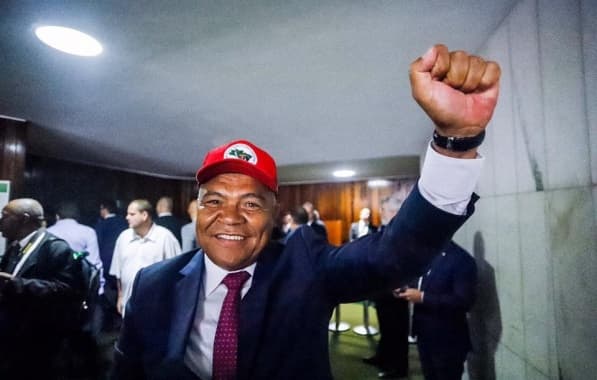 Valmir Assunção recebe indenização de empresária condenada por ato racista