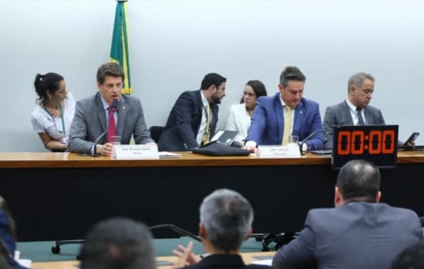 Salles apresenta relatório final da CPI do MST e retira pedido de indiciamento contra Valmir Assunção