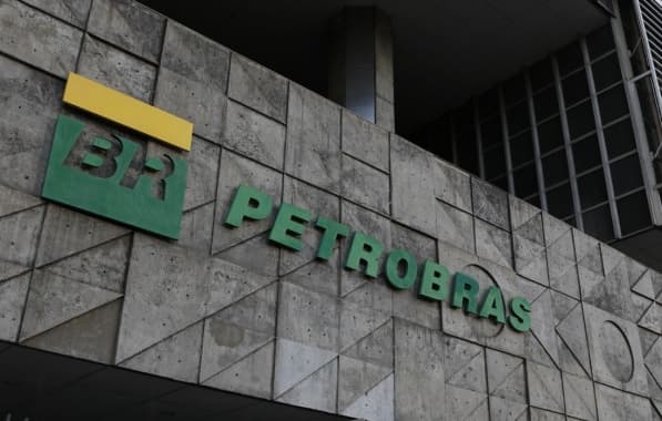 Petrobras reajusta em 5,3% preço do querosene de aviação