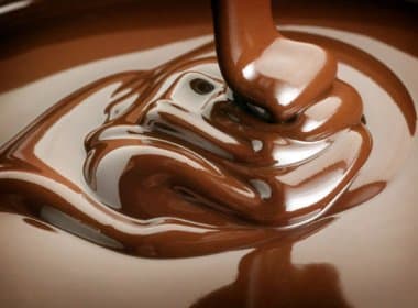 Consumo regular de chocolate diminui gordura corporal, aponta estudo