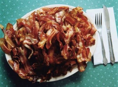 Vendas de bacon e linguiça caem na Grã-Bretanha após OMS apontar relação com câncer 
