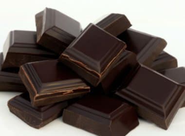 Homem cria chocolate com poder de aliviar dores do período menstrual