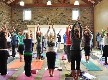 Versão evangélica da yoga se propaga nos EUA