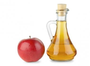 Vinagre de maçã ajuda a perder peso, limpar pele e dar brilho aos cabelos