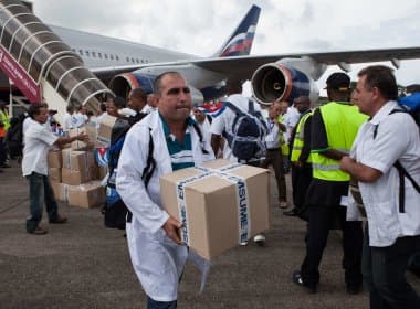 New York Times elogia iniciativa de médicos cubanos na luta contra o ebola