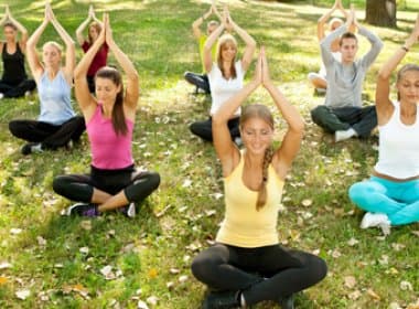 Organização lista 5 segredos para perder peso através da Yoga