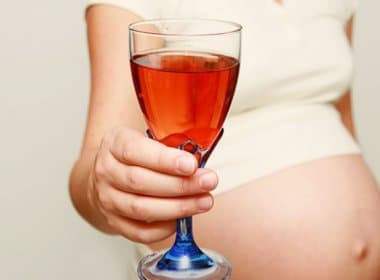 Consumir álcool durante gravidez pode se tornar crime na Inglaterra