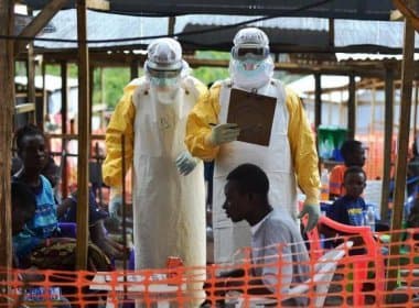 Médico cubano que contraiu Ebola chega a Genebra