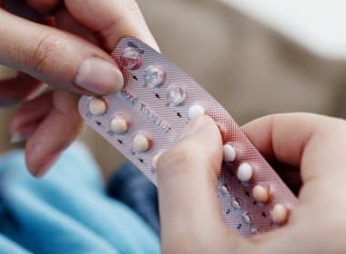 Uso de contraceptivo hormonal pode causar problemas como embolia pulmonar