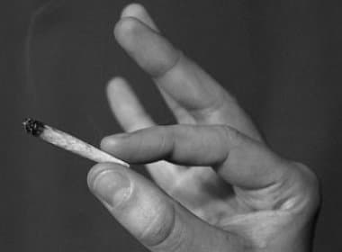 Consumir maconha misturada a tabaco aumenta risco de dependência, diz pesquisa