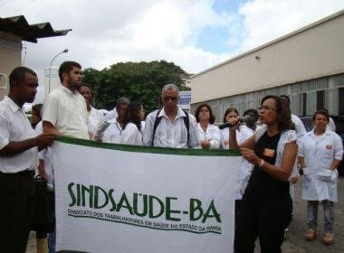 Servidores da Saúde fazem manifestação em frente à Sesab nesta sexta