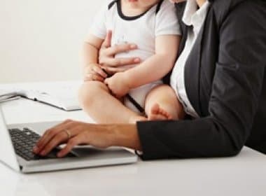 Mães de bebês com Síndrome de Down têm jornada de trabalho reduzida em 50%