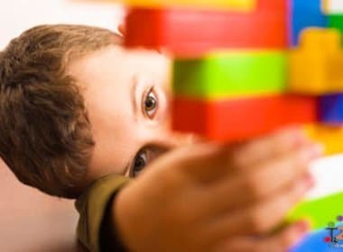 Sintomas do autismo são reduzidos quando pais aprendem a lidar com as crianças