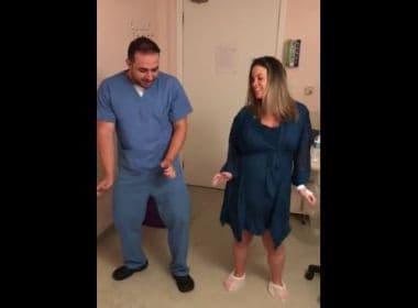 Gestante e médico dançam 'Paradinha' 10 minutos antes do parto; veja vídeo