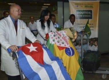 Médicos cubanos falam de vocação em chegada ao Brasil