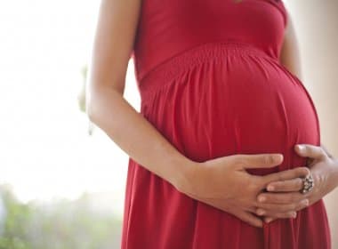 Devido a condição rara, mulher engravida após sexo anal