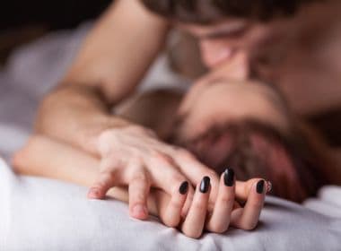 Estudo conclui que sexo ajuda a dormir melhor devido à produção de 'coquetel bioquímico'