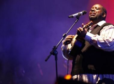 Péricles grava primero DVD solo em maio e fala de 'descrédito alheio'