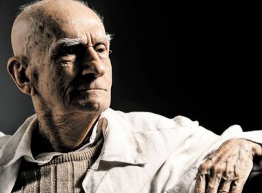 Ariano Suassuna volta a ser internado