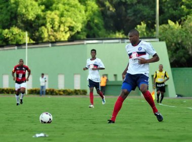 Interesse do Flamengo pode atrapalhar renovação de Rafael Donato