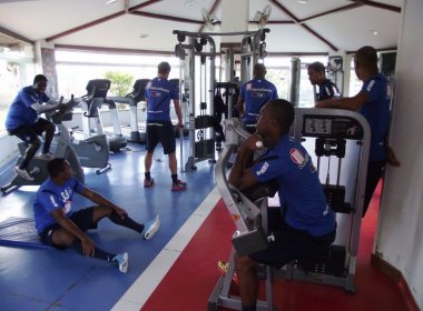 Elenco tricolor trabalha na academia