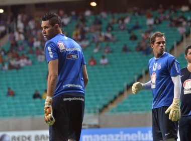 Omar ou Lomba? Crist�v�o admite d�vida na escolha do camisa 1